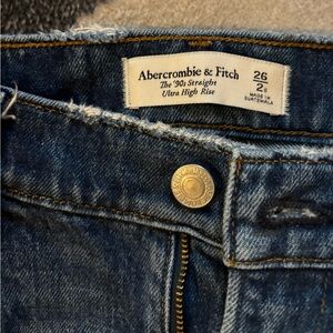 Abercrombie & Fitch The 90s Straight Ultra High Rise